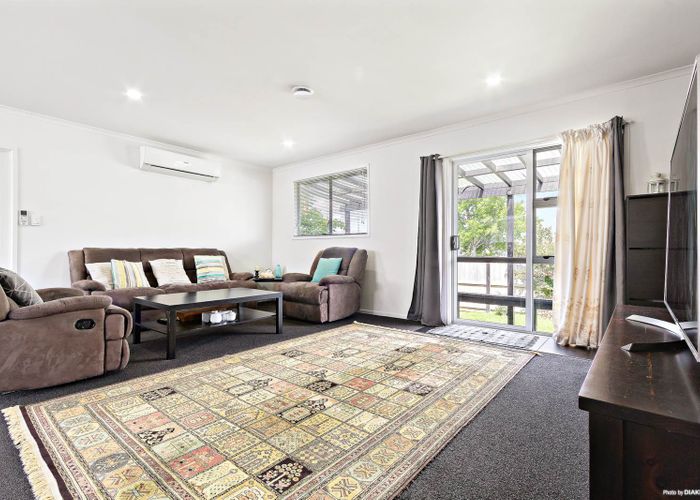  at 1/123 Bruce McLaren Road, Henderson, Auckland
