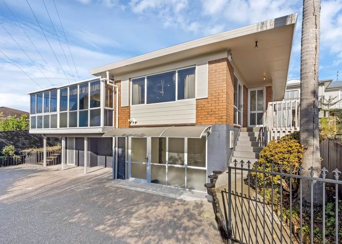  at 2/4 Fairlea Road, Te Atatū South, Auckland