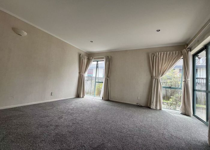  at 2/15 Dunn Place, Farm Cove, Manukau City, Auckland