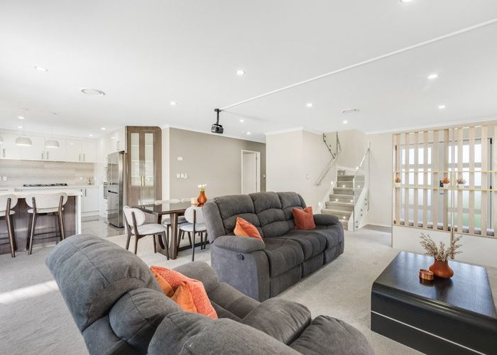  at 2 Aurea Avenue, Pakuranga, Manukau City, Auckland