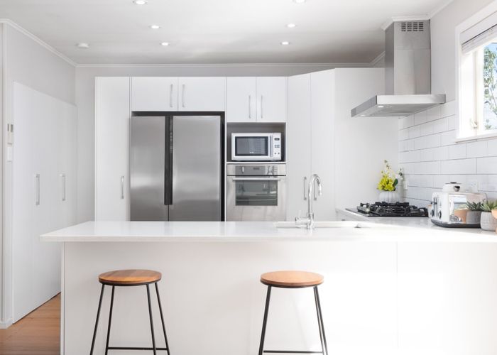  at 8A Grande Vue Road, Papatoetoe, Auckland