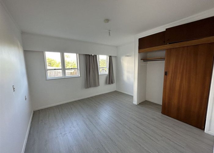  at 1/140 Golf Road, Titirangi, Waitakere City, Auckland