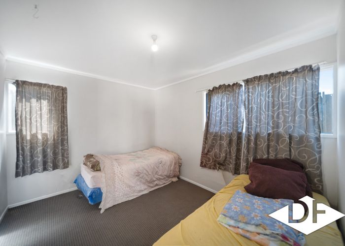  at 27 Palermo Place, Clover Park, Manukau City, Auckland