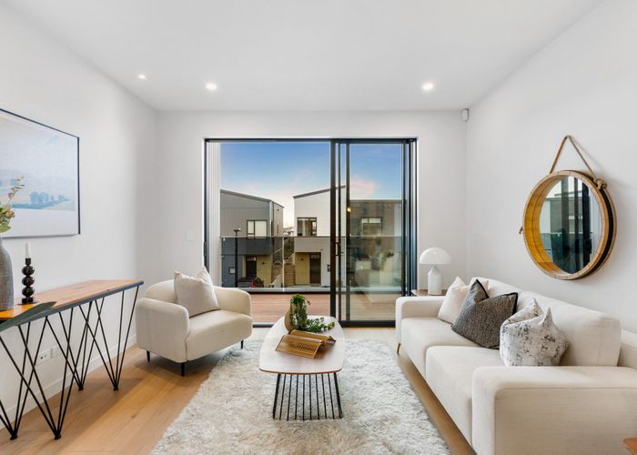  at 33 Puihi Crescent, Westgate, Waitakere City, Auckland