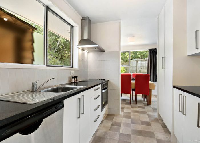  at 2/12 Newstead Avenue, Browns Bay, Auckland
