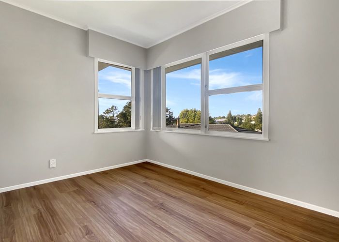  at 52 Cyclarama Crescent, Massey, Waitakere City, Auckland