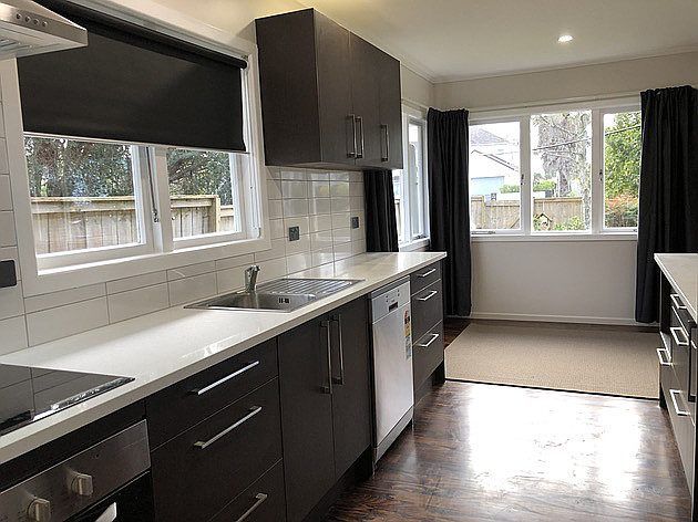 at 9 Beach Road, Te Atatu Peninsula, Waitakere City, Auckland