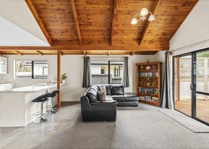  at 46 Redlands Grove, Swanson, Auckland