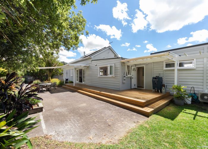  at 17 Knox Road, Swanson, Waitakere City, Auckland