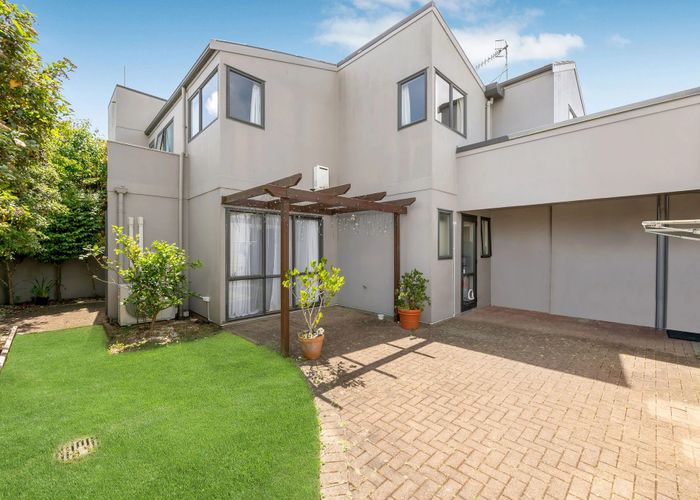  at 18 Faldo Drive, Golflands, Manukau City, Auckland