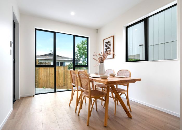  at 2/11 Trengove Place, West Harbour, Waitakere City, Auckland