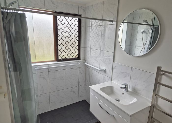  at 1/773 Beach Road, Browns Bay, North Shore City, Auckland