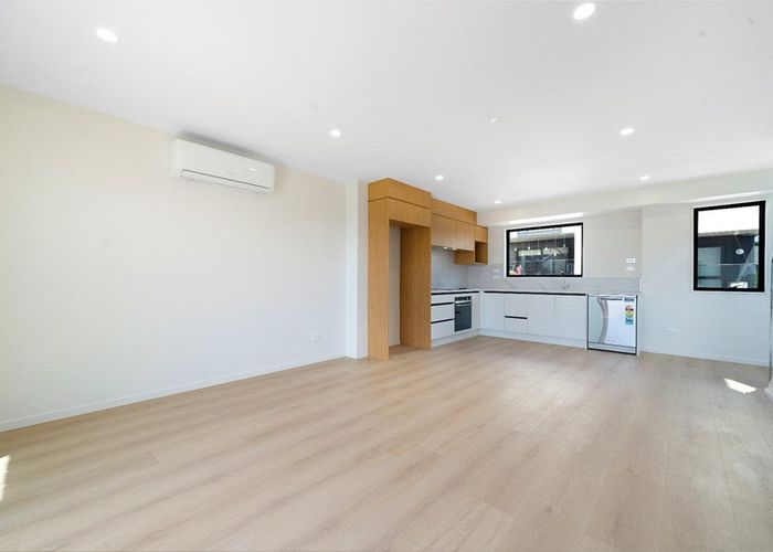  at 1/16 Hewlett road, Massey, Waitakere City, Auckland