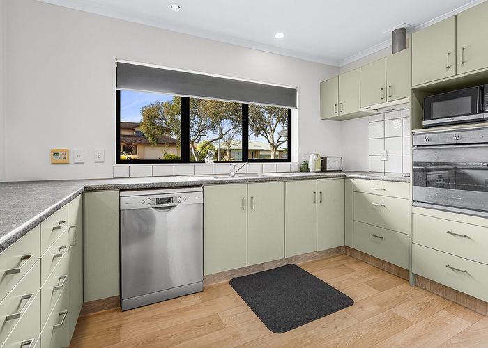  at 5 Guernsey Place, Grandview Heights, Hamilton