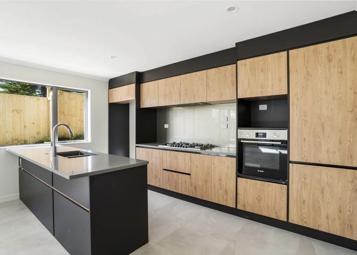  at 8/11 Celeste Place, Totara Vale, Auckland
