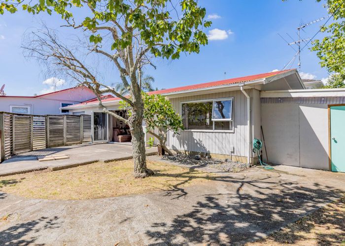  at 2/62 Taharoto Road, Takapuna, Auckland