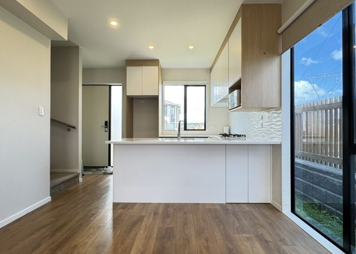  at 2 Freshland Drive, Flat Bush, Manukau City, Auckland