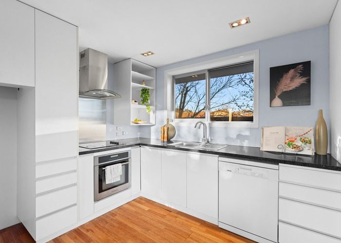  at 2/275 Hendersons Road, Hoon Hay, Christchurch