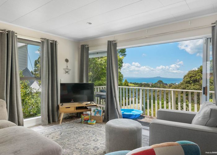  at 98 Wade River Road, Stanmore Bay, Whangaparaoa