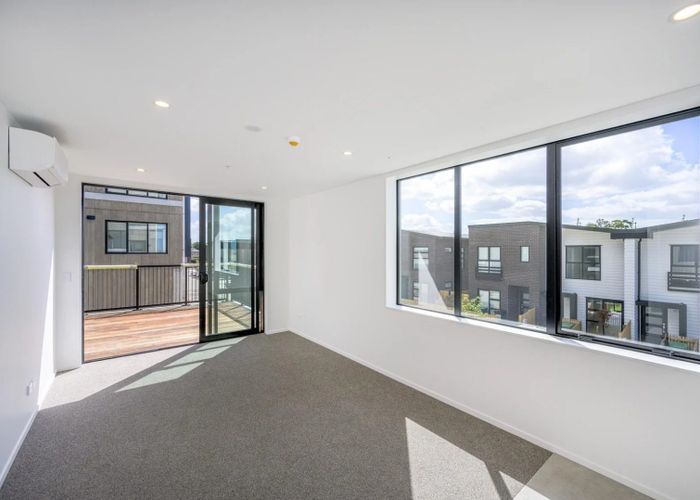  at 5 Rauemi Way, Te Atatu South, Waitakere City, Auckland