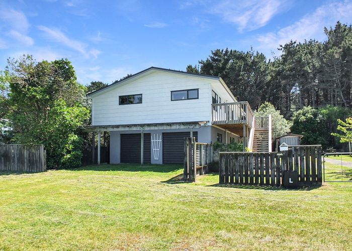 at 27 Cousins Avenue East, Foxton Beach, Foxton