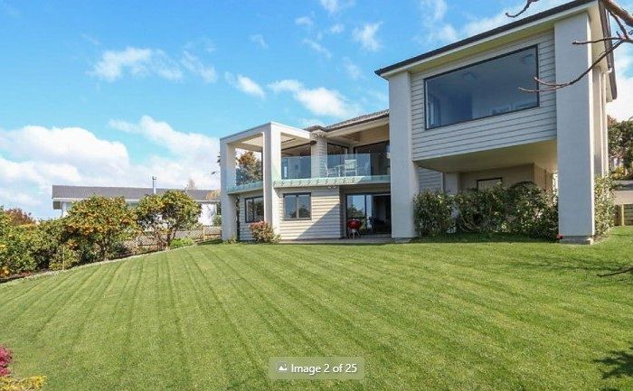  at 1A Burford Place, Mellons Bay, Auckland