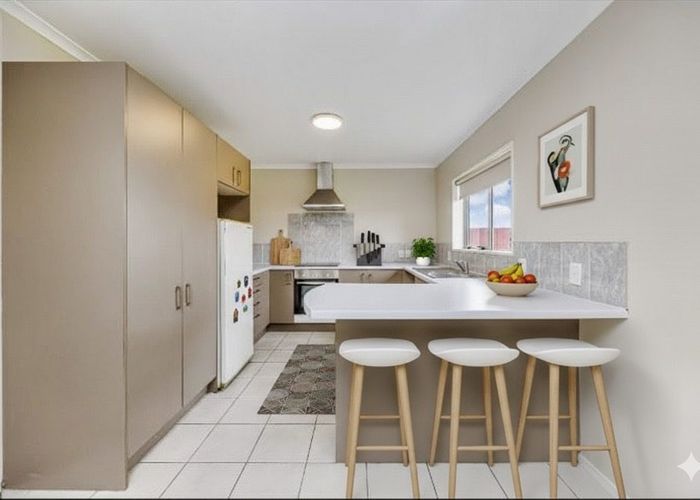  at 28 Crossandra Drive, Mangere, Manukau City, Auckland