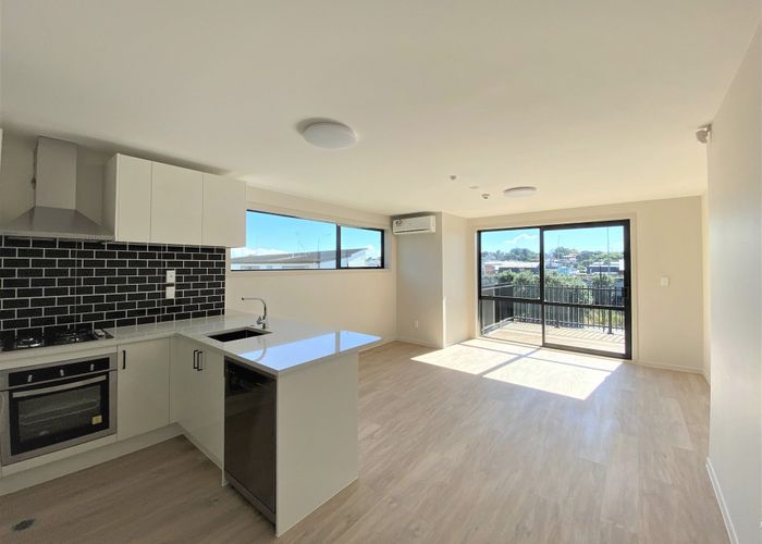  at 8/7 Stamford Park Road, Mount Roskill, Auckland City, Auckland