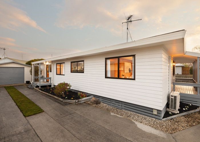  at 1 Beadle Place, St Andrews, Hamilton