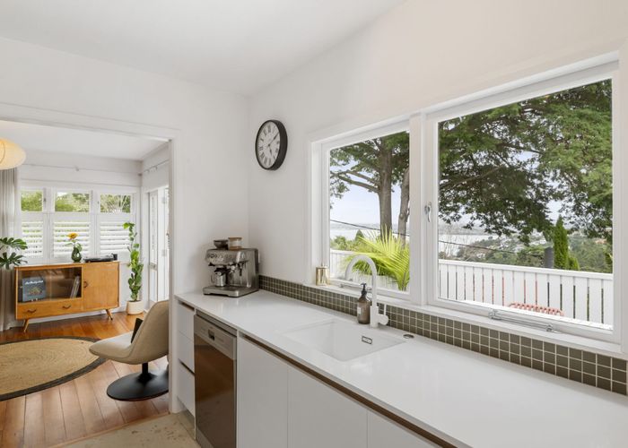  at 33 Island Bay Road, Beach Haven, North Shore City, Auckland