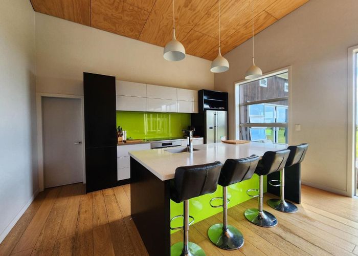  at 4 Ekuarangi Place, Oakura, New Plymouth, Taranaki