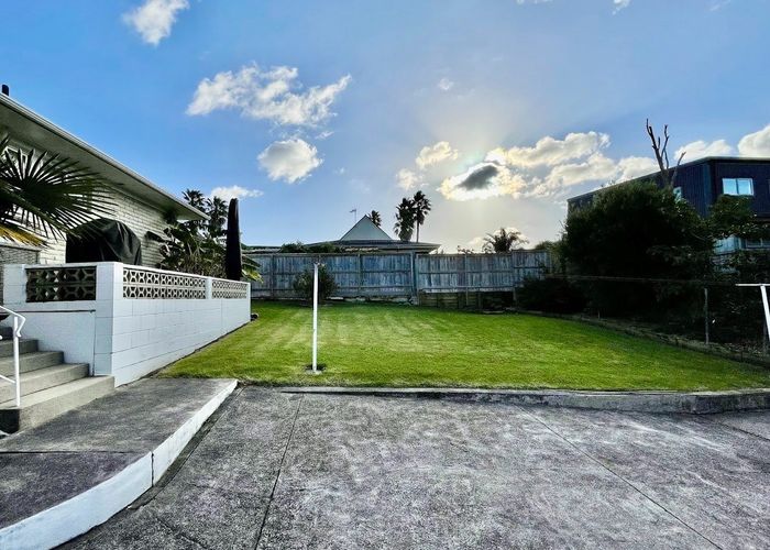  at 22 Fratley Avenue, Farm Cove, Manukau City, Auckland