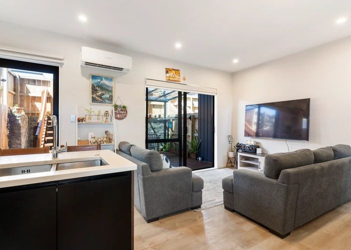  at 44 Picturesque Drive, Flat Bush, Manukau City, Auckland