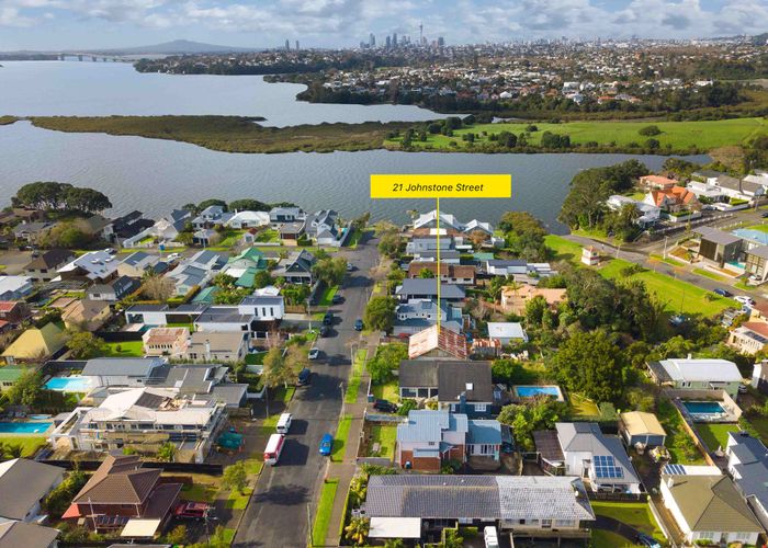  at 21 Johnstone Street, Point Chevalier, Auckland