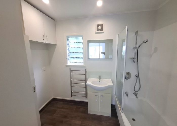  at 2/41 Derwent Crescent, Titirangi, Waitakere City, Auckland