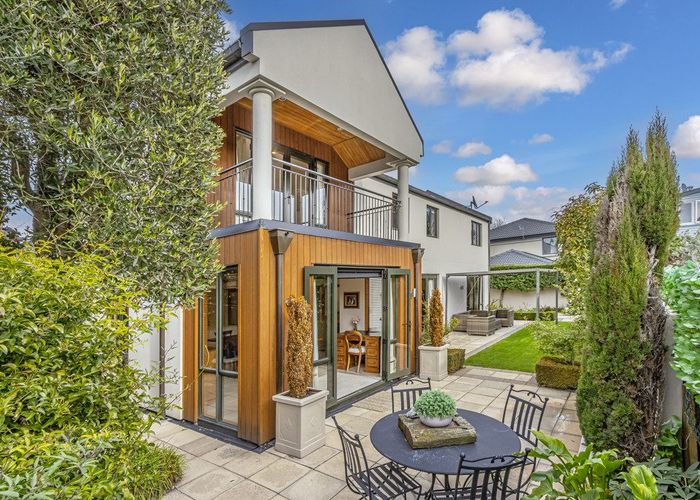  at 100 Straven Road, Fendalton, Christchurch