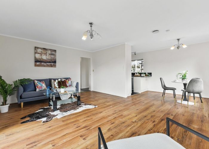  at 2/39 Bayview Road, Bayview, North Shore City, Auckland
