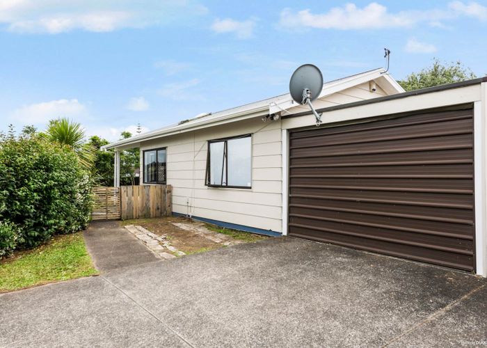  at 4/121 Bruce McLaren Road, Henderson, Auckland