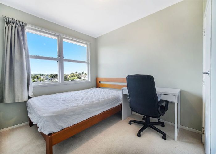  at 71 Seaview Road, Glenfield, Auckland