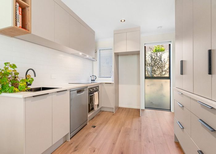  at 1092C Great North Road, Point Chevalier, Auckland
