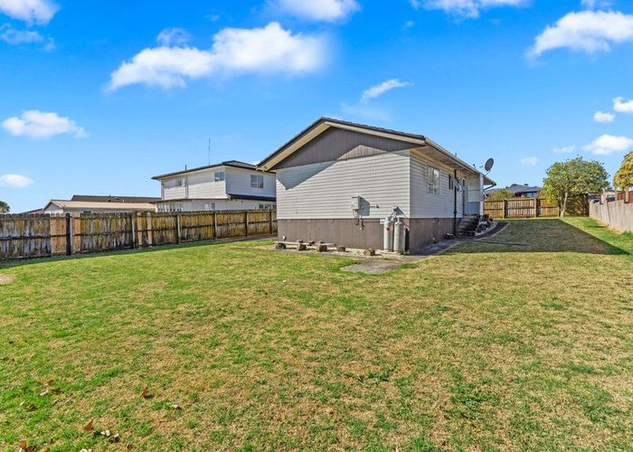  at 15 Dillon Crescent, Clover Park, Auckland