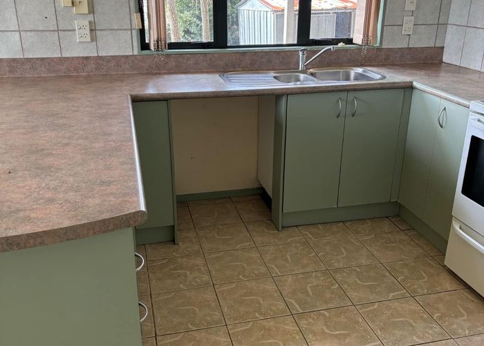  at 14 Arrowsmith Drive, Clover Park, Auckland