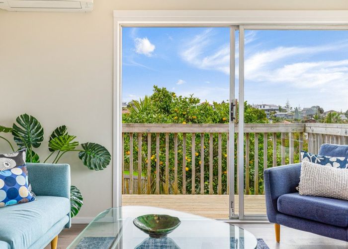  at 2/12 Jenelin Road, Glendene, Waitakere City, Auckland