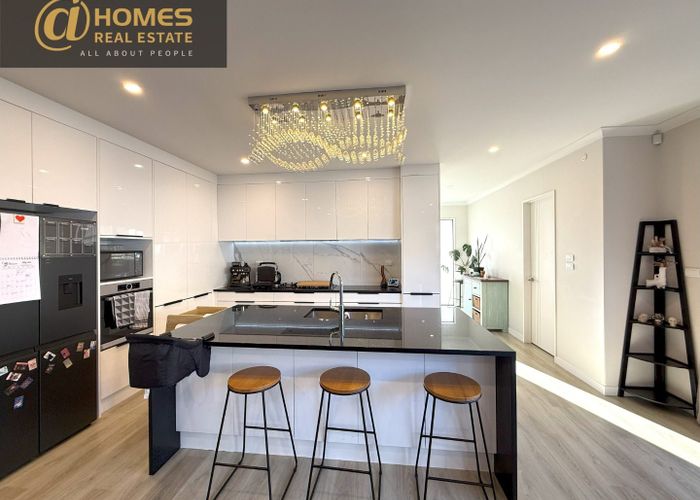  at 12 Mamuku Drive, Massey, Waitakere City, Auckland