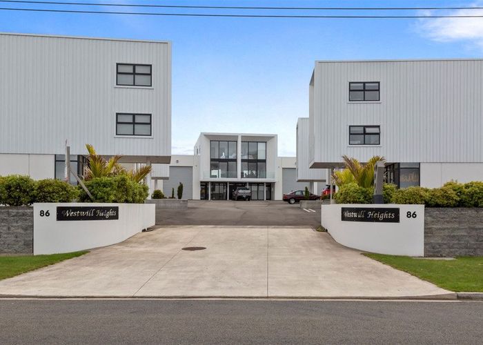  at 2/86 Hurlstone Drive, Waiwhakaiho, New Plymouth, Taranaki