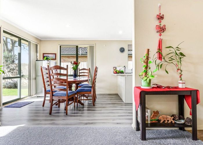  at 19 Nobleman Place, Hamilton East, Hamilton