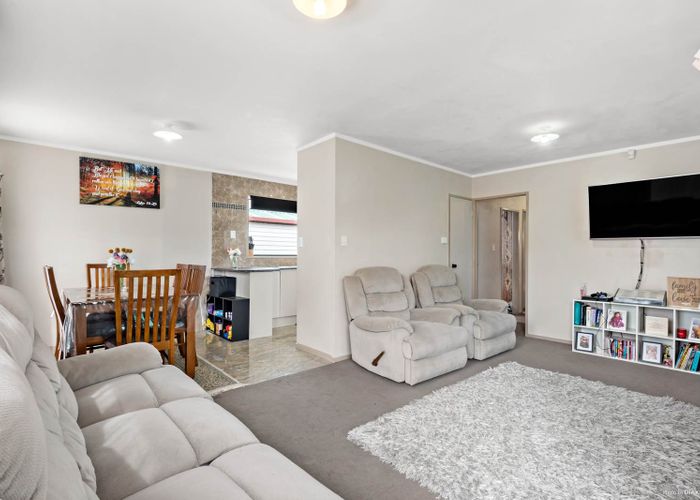  at 2/1 Viola Avenue, Māngere East, Auckland