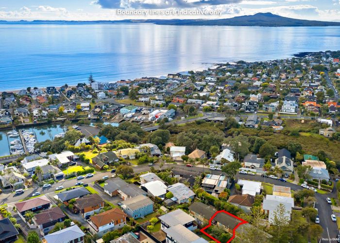  at 2/27 Rangitoto Terrace, Milford, Auckland