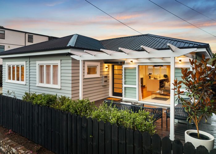  at 111 Kiwi Road, Point Chevalier, Auckland City, Auckland