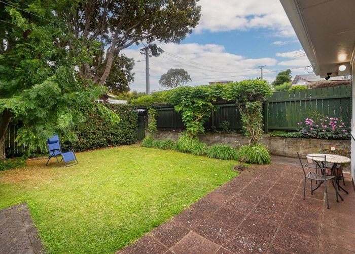  at 18 Amandale Avenue, Mount Albert, Auckland
